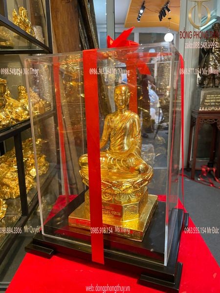 Tượng Trần Nhân Tông bằng đồng dát vàng 24k