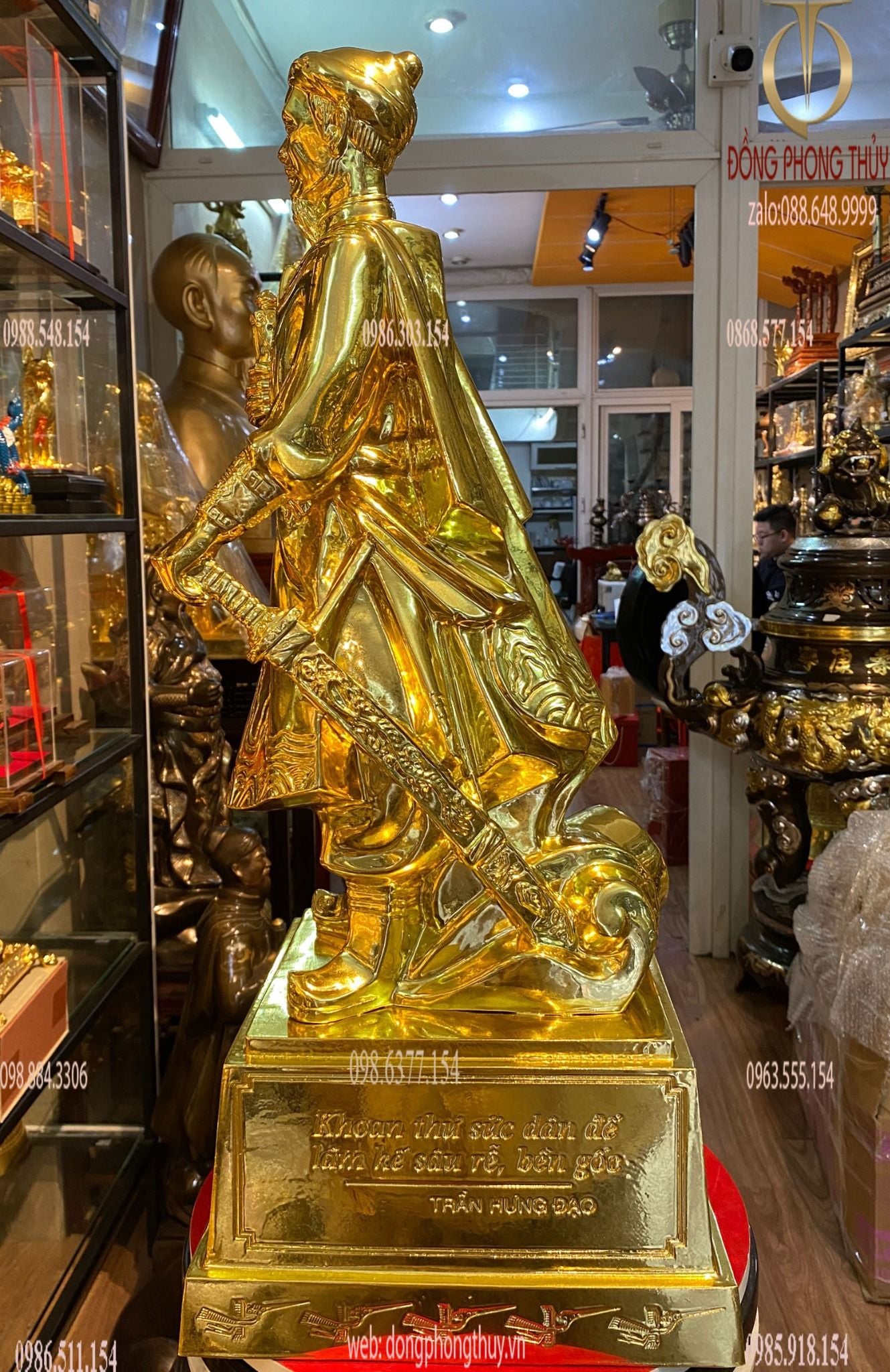 Cao 70cm Tượng Trần Hưng Đạo dát vàng công nghiệp