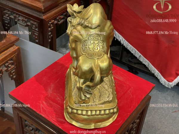 Tượng trâu vàng phong thủy chữ Nho cỡ lớn cao 26cm