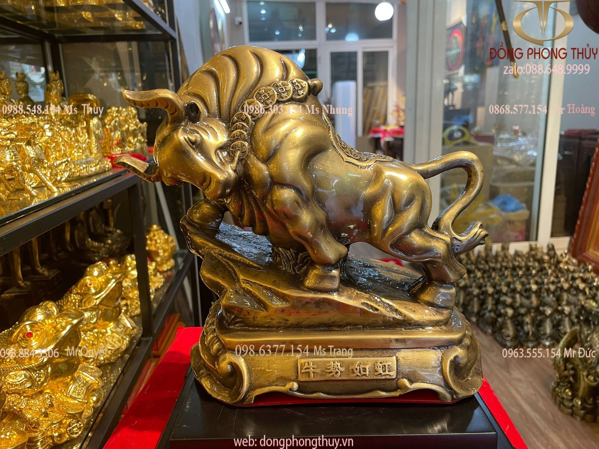 Tượng bò tót tài chính bằng đồng