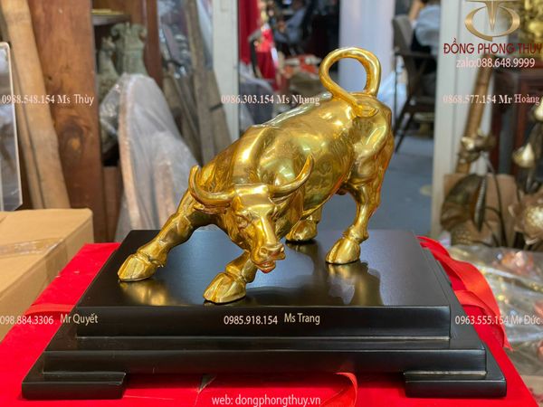 Quà tặng vàng: Tượng trâu mạ vàng 24k bằng đồng