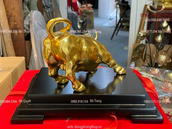 Quà tặng vàng: Tượng trâu mạ vàng 24k bằng đồng