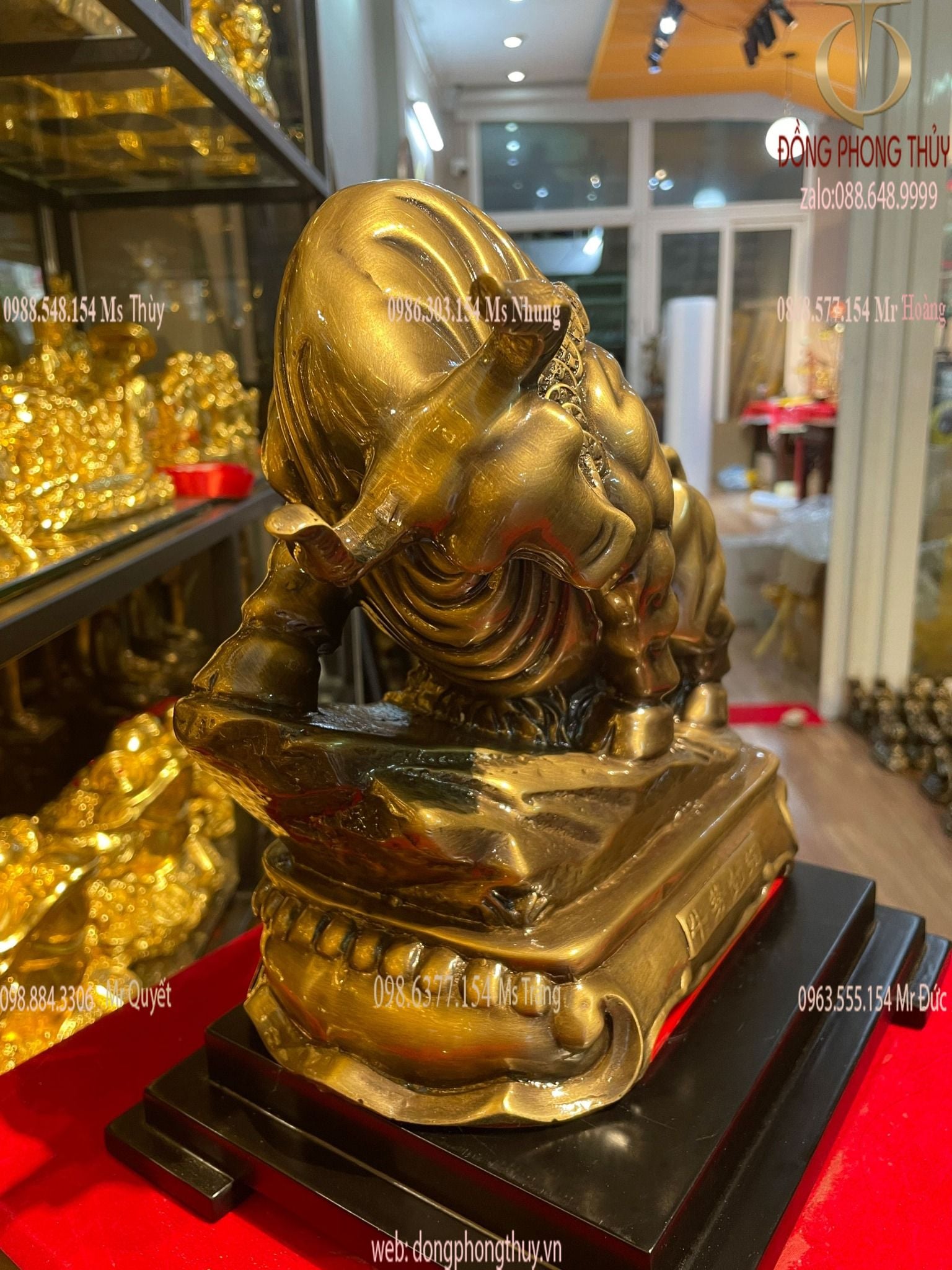 Tượng bò tót tài chính bằng đồng
