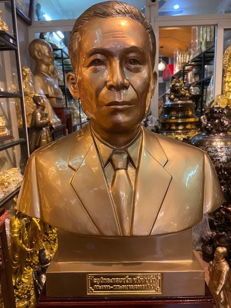 Tượng truyền thần cao 48cm dát tên vàng 24K