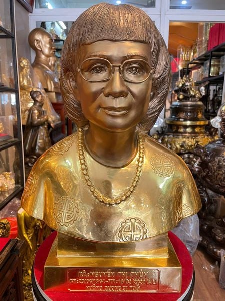 Đúc tượng chân dung bằng đồng đỏ dát vàng 24k 48cm