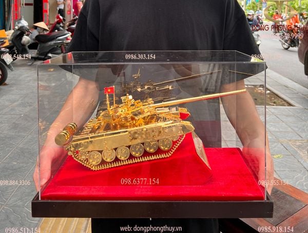 Mô hình xe tăng mạ vàng 24K ngang 41 sâu 23 cao 27cm