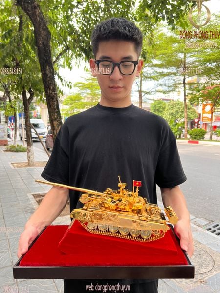 Mô hình xe tăng mạ vàng 24K ngang 41 sâu 23 cao 27cm