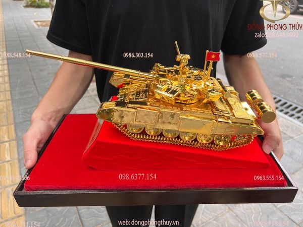 Mô hình xe tăng mạ vàng 24K ngang 41 sâu 23 cao 27cm