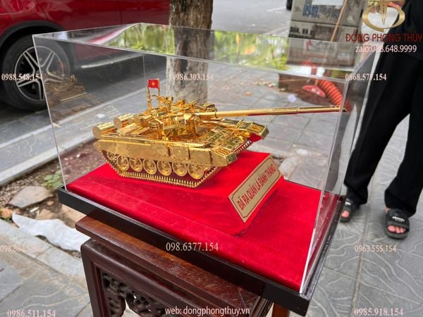 Mô hình xe tăng mạ vàng 24K ngang 41 sâu 23 cao 27cm
