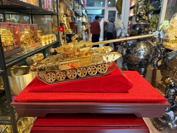 Xe tặng mạ vàng 24k Ngang 42,5 sâu 24 cao 30 nặng 4,3kg