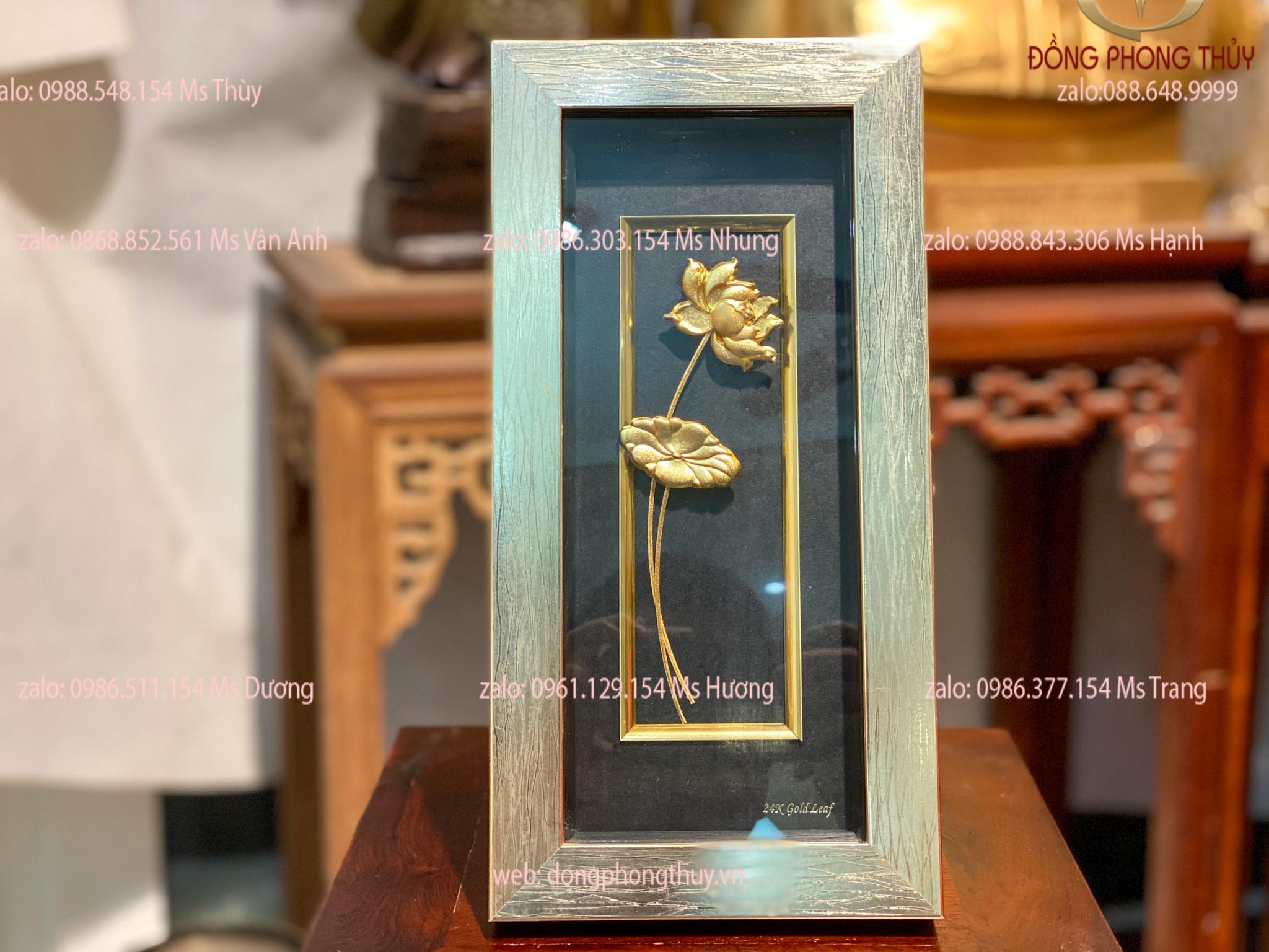 Quà tặng sếp nữ: Tranh hoa sen mạ vàng 24k để bàn