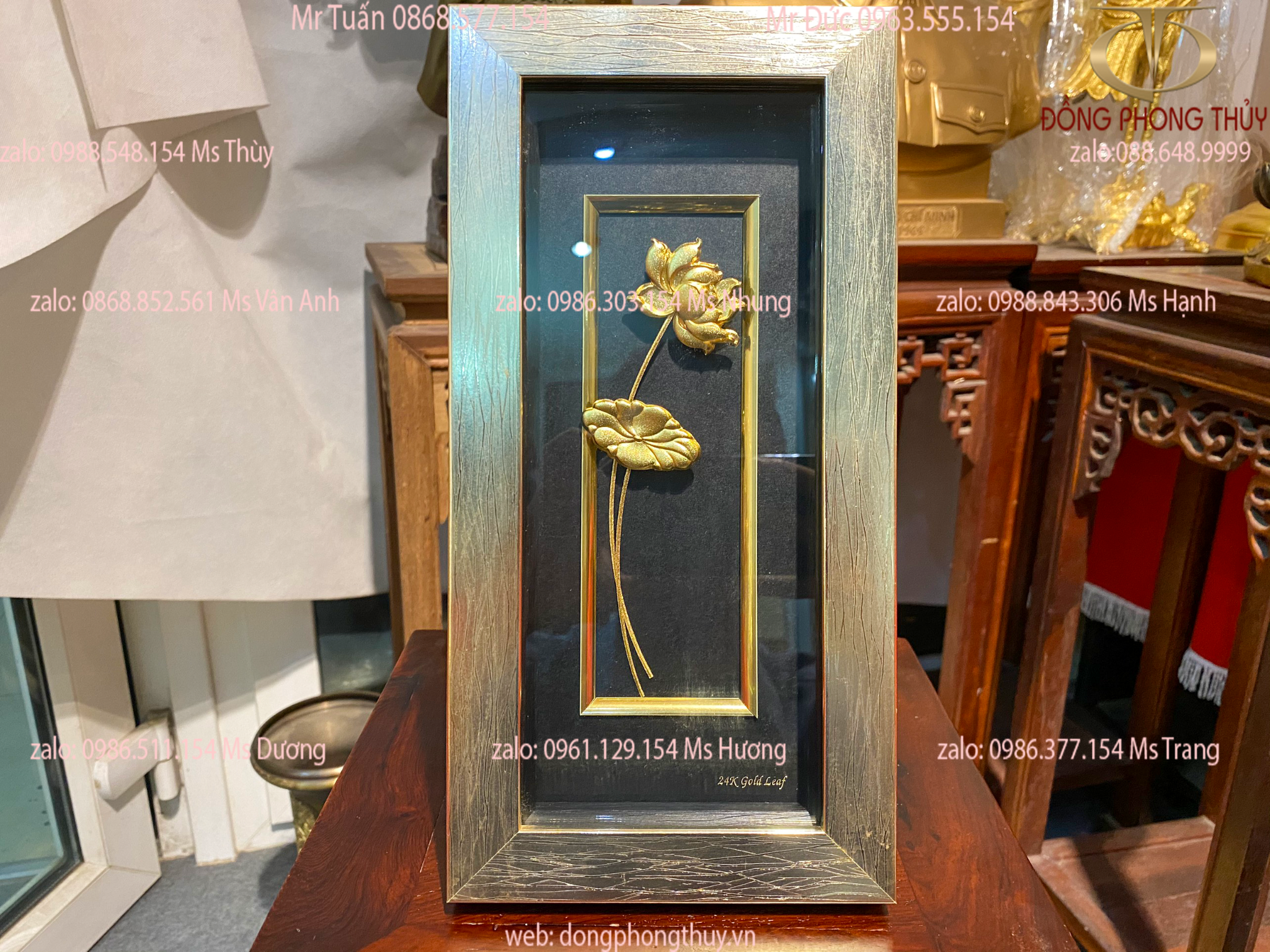 Quà tặng sếp nữ: Tranh hoa sen mạ vàng 24k để bàn