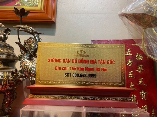 Quà tặng sếp: Biển tên biển chức danh để bàn bằng đồng mạ vàng 24k