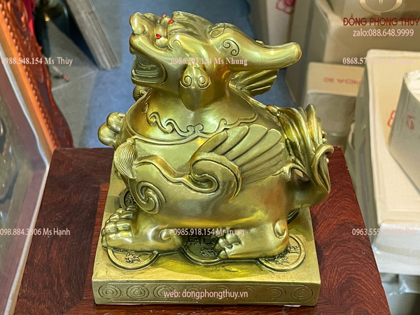 Tỳ hưu phong thủy bằng đồng: Cao 17.5cm, ngang 14cm, sâu 15.5cm, nặng 1.8kg.