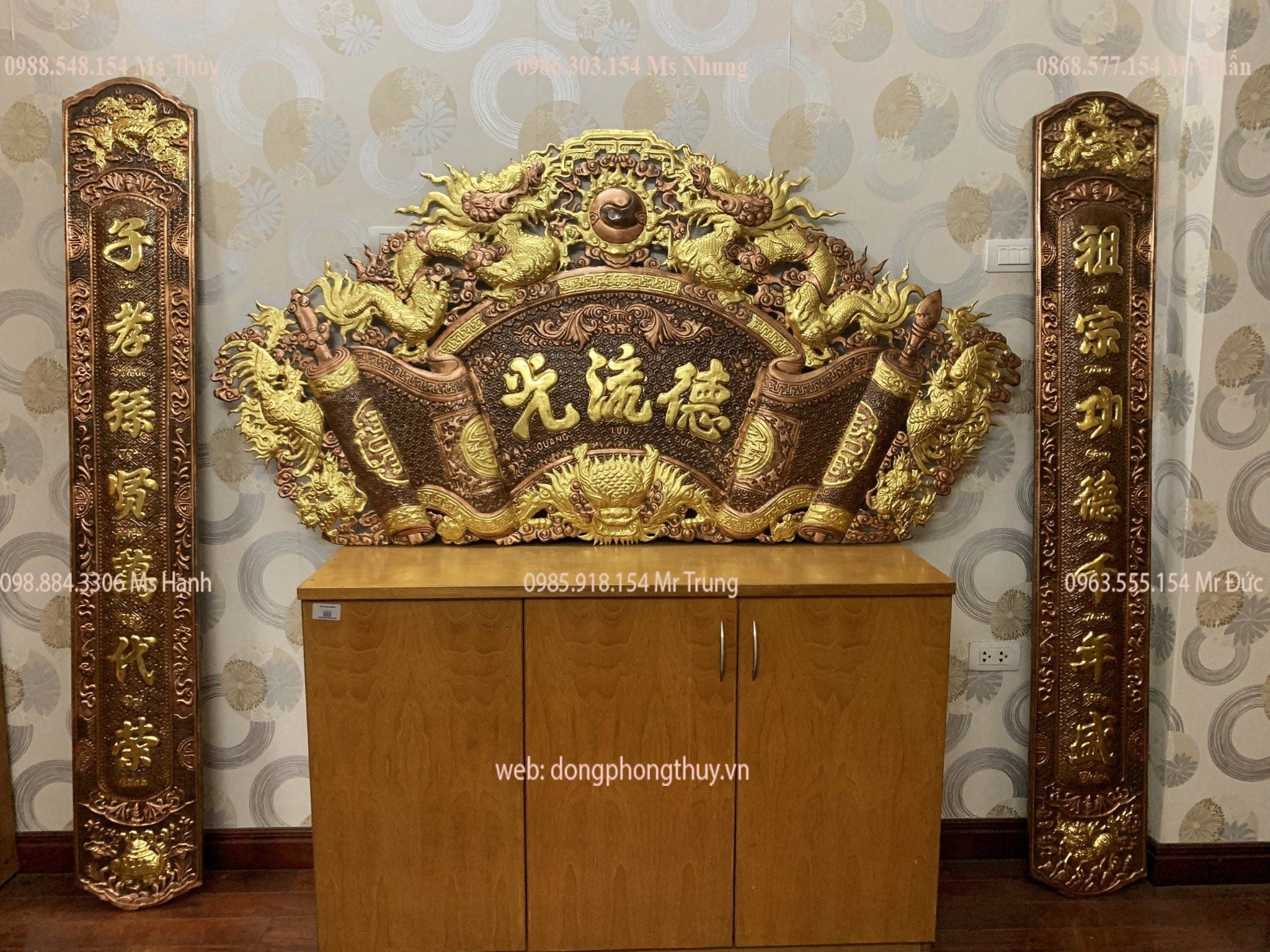 cuốn thư câu đối bằng đồng