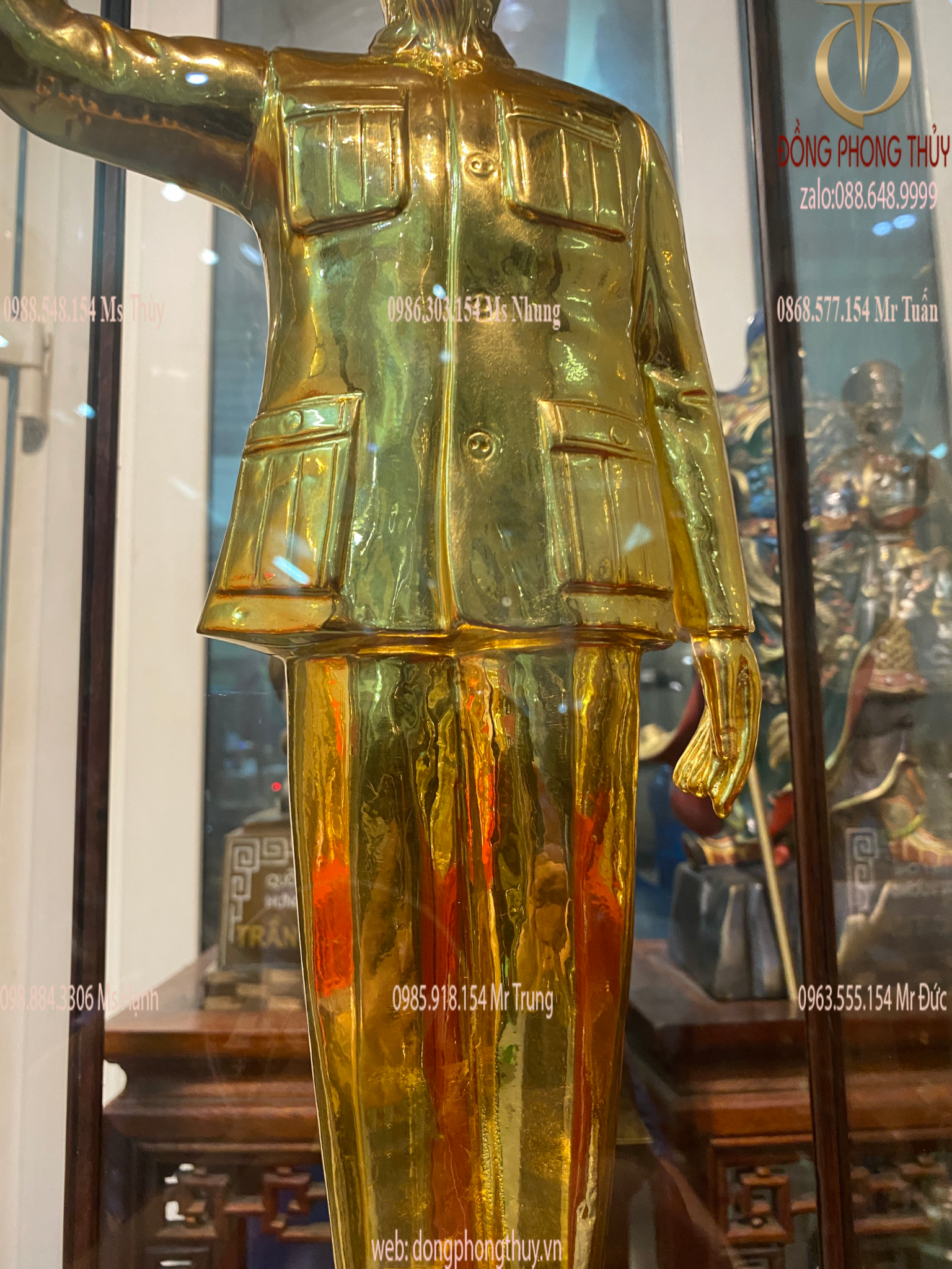 TƯỢNG BÁC HỒ ĐỨNG VẪY TAY CHÀO BẰNG ĐỒNG ĐỎ  DÁT VÀNG 24K CAO 50CM NGANG 14,5CM SÂU 15CM NẶNG 6,5KG