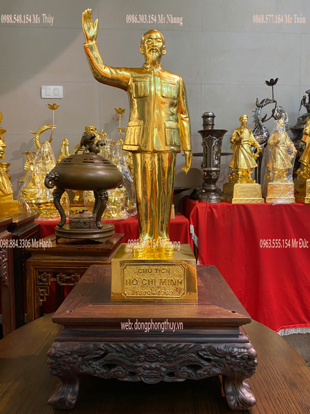 Tượng bác hồ đứng vẫy tay chào bằng đồng dát vàng 24k cao 50cm ngang 14,5cm sâu 15cm nặng 6,5kg