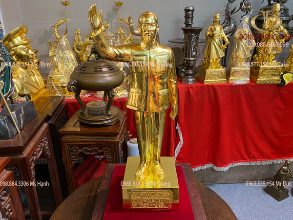 Tượng bác hồ đứng vẫy tay chào bằng đồng dát vàng 24k cao 50cm ngang 14,5cm sâu 15cm nặng 6,5kg