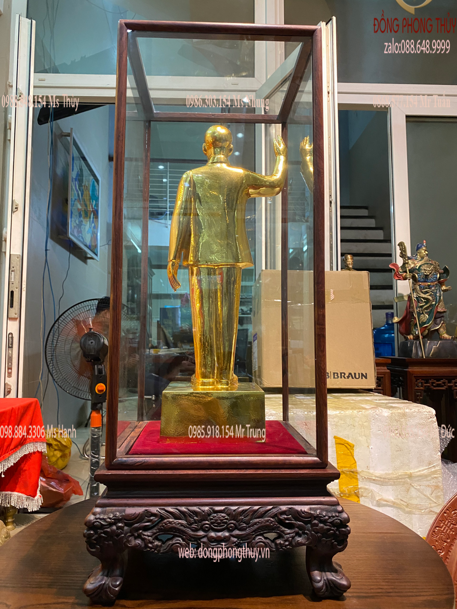 TƯỢNG BÁC HỒ ĐỨNG VẪY TAY CHÀO BẰNG ĐỒNG ĐỎ  DÁT VÀNG 24K CAO 50CM NGANG 14,5CM SÂU 15CM NẶNG 6,5KG