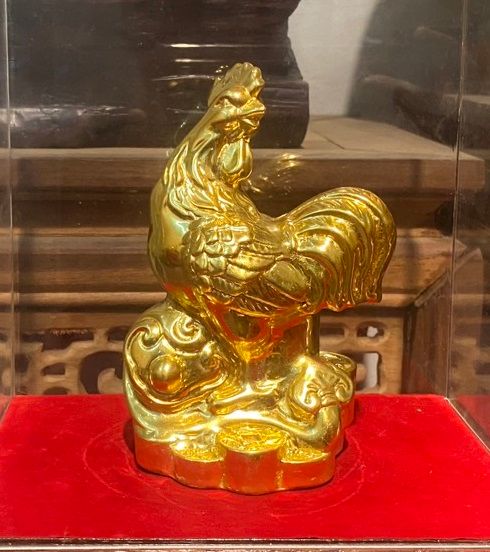 Quà tặng sếp: Tượng gà bằng đồng mạ vàng 24k
