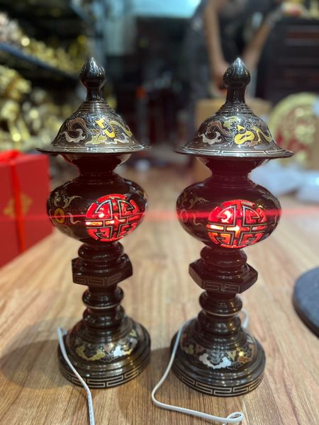 Đôi đèn thờ cúng bằng đồng khảm ngũ sắc cao 45cm