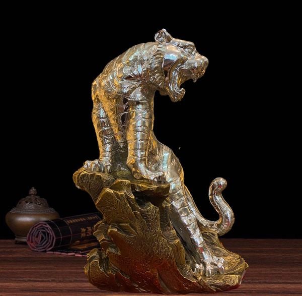 Tượng hổ bằng đồng dát bạc