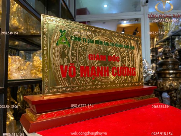 Biển chức danh bằng đồng mạ vàng 24k