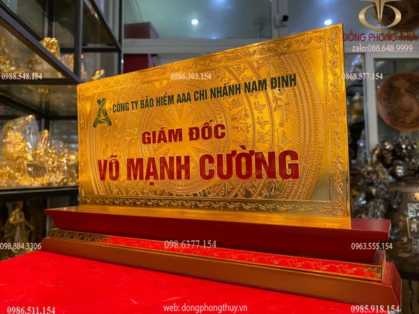 Biển chức danh bằng đồng mạ vàng 24k