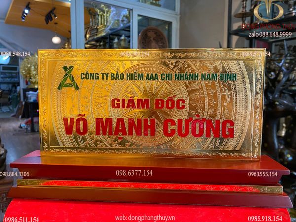 Biển chức danh bằng đồng mạ vàng 24k