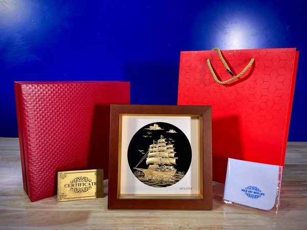 Tranh thuyền buồm mạ vàng