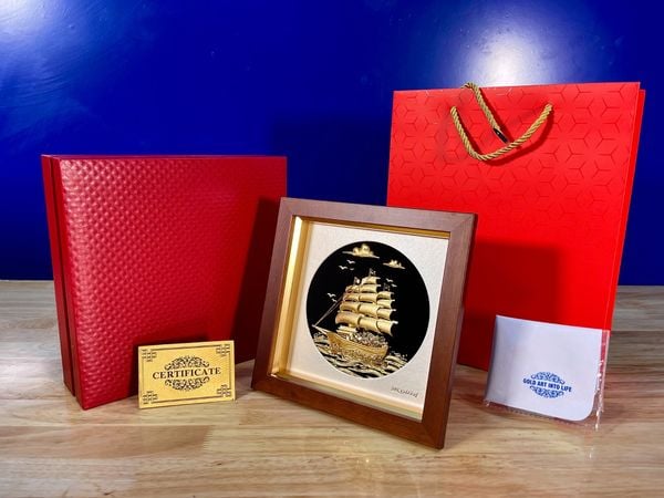 Tranh thuyền buồm mạ vàng