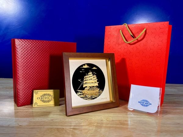 Tranh thuyền buồm mạ vàng