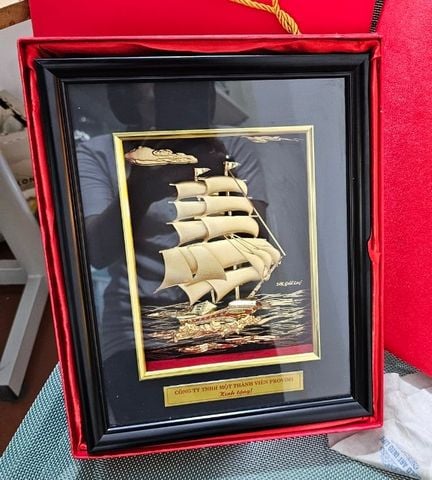 Tranh thuyền buồm mạ vàng 25cm * 32cm