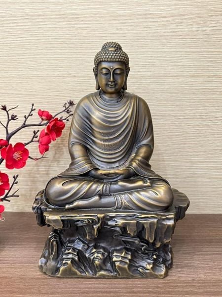 Tượng Bổn Sư Thích ca bằng đồng cao 30cm màu hun nâu