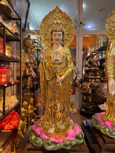 Tượng Quan Âm dát vàng vẽ màu đính đá 58cm