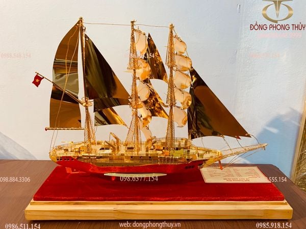 Mô hình thuyền buồm Lê Quý Đôn mạ vàng 24K ngang 54 cao 42 sâu 16cm