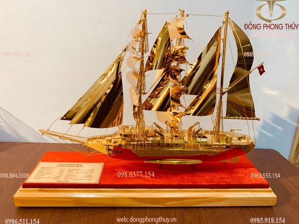 Mô hình thuyền buồm Lê Quý Đôn mạ vàng 24K ngang 54 cao 42 sâu 16cm