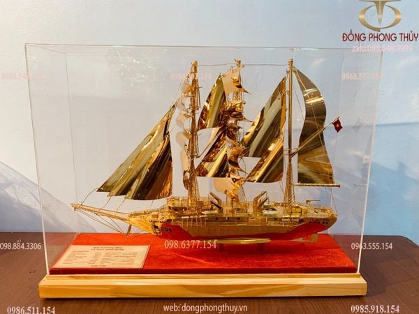 Mô hình thuyền buồm Lê Quý Đôn mạ vàng 24K ngang 54 cao 42 sâu 16cm