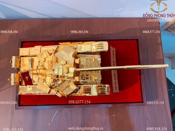 Mô hình xe tăng mạ vàng 24K ngang 41 sâu 23 cao 27cm