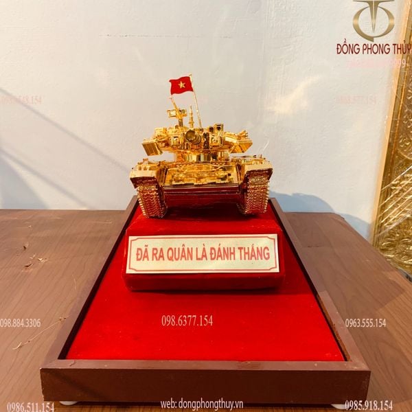 Mô hình xe tăng mạ vàng 24K ngang 41 sâu 23 cao 27cm