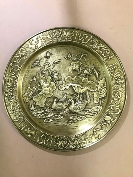Tranh mâm bằng đồng nguyên chất thúc nổi thủ công