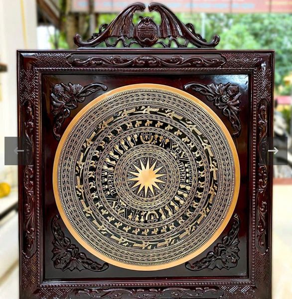 Mặt trống đồng Đông Sơn