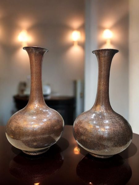 Đôi lọ hoa bằng đồng đỏ gò thủ công cao 81cm