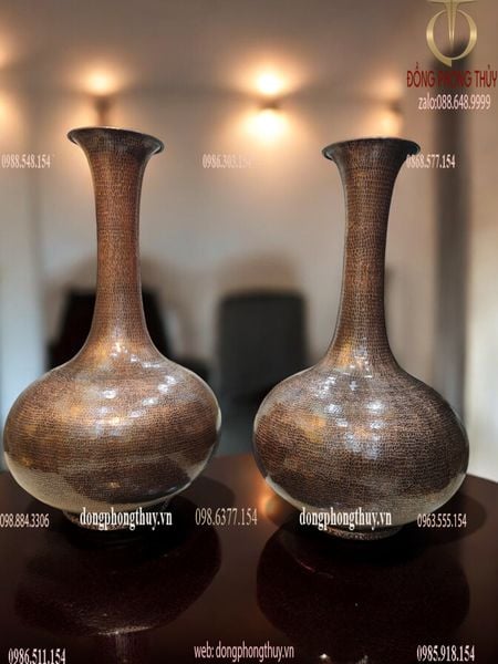 Đôi lọ hoa bằng đồng đỏ gò thủ công cao 81cm