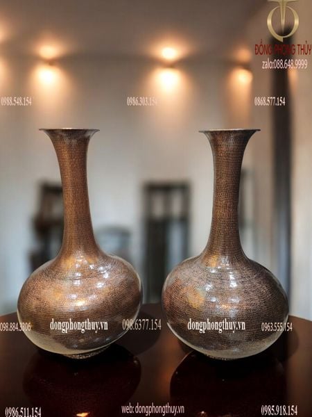 Đôi lọ hoa bằng đồng đỏ gò thủ công cao 81cm