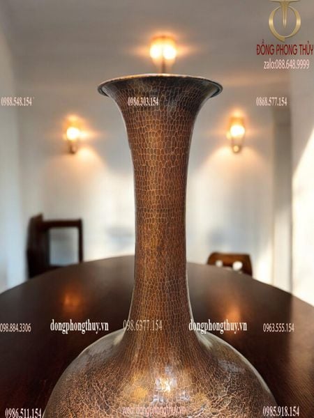Đôi lọ hoa bằng đồng đỏ gò thủ công cao 81cm