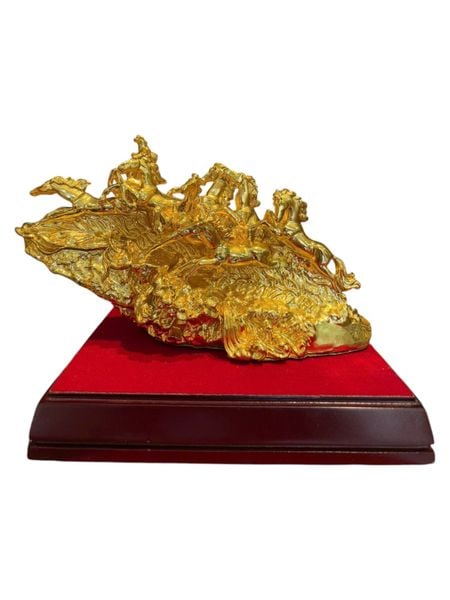 Tượng bát mã bằng đồng dát vàng dài 29 cao 16 nặng 2kg