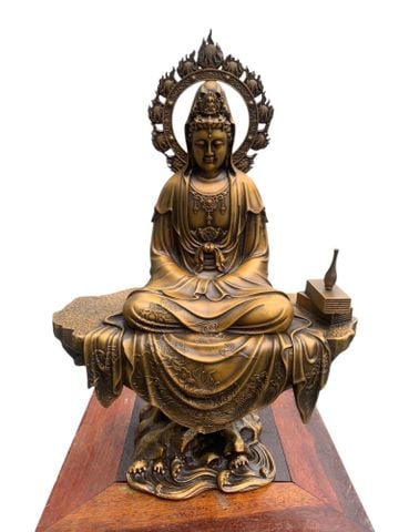 Tượng Quan Âm ngồi bệ đá bằng đồng vàng nguyên chất xi hun