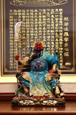 Tượng Quan Thánh Đế Quân - Quan Công bằng đồng vẽ gấm