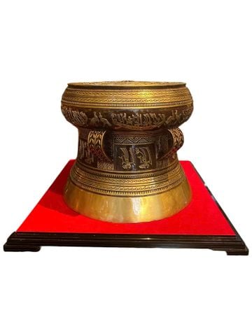 Quả trống đồng Đông Sơn đường kính 35cm hun nâu